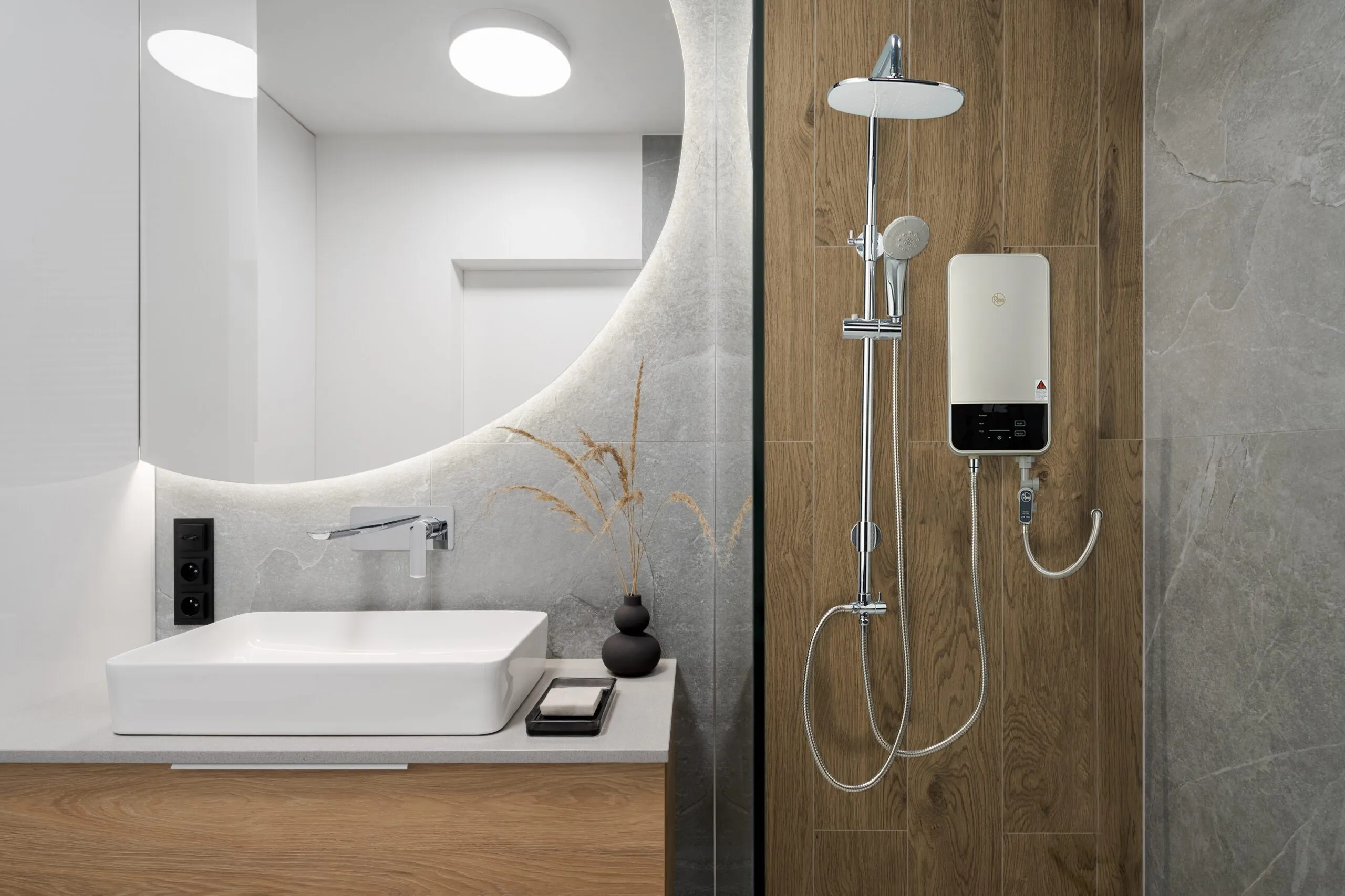 Modern,Bathroom,With,Wooden,Style,Tiles,In,Shower,Cabin,Next
