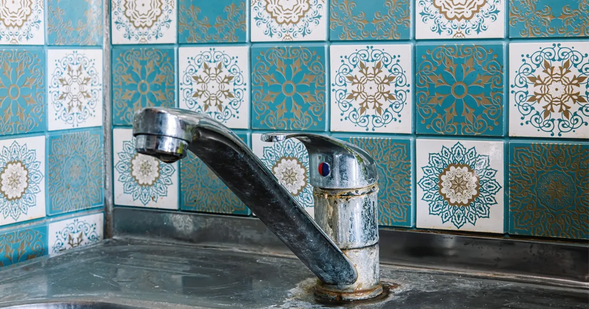 old-faucet-ad123